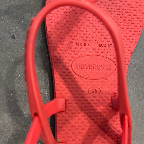 Vibrant Red T-Strap Sandals with Braided Detail - Picture 3 of 4